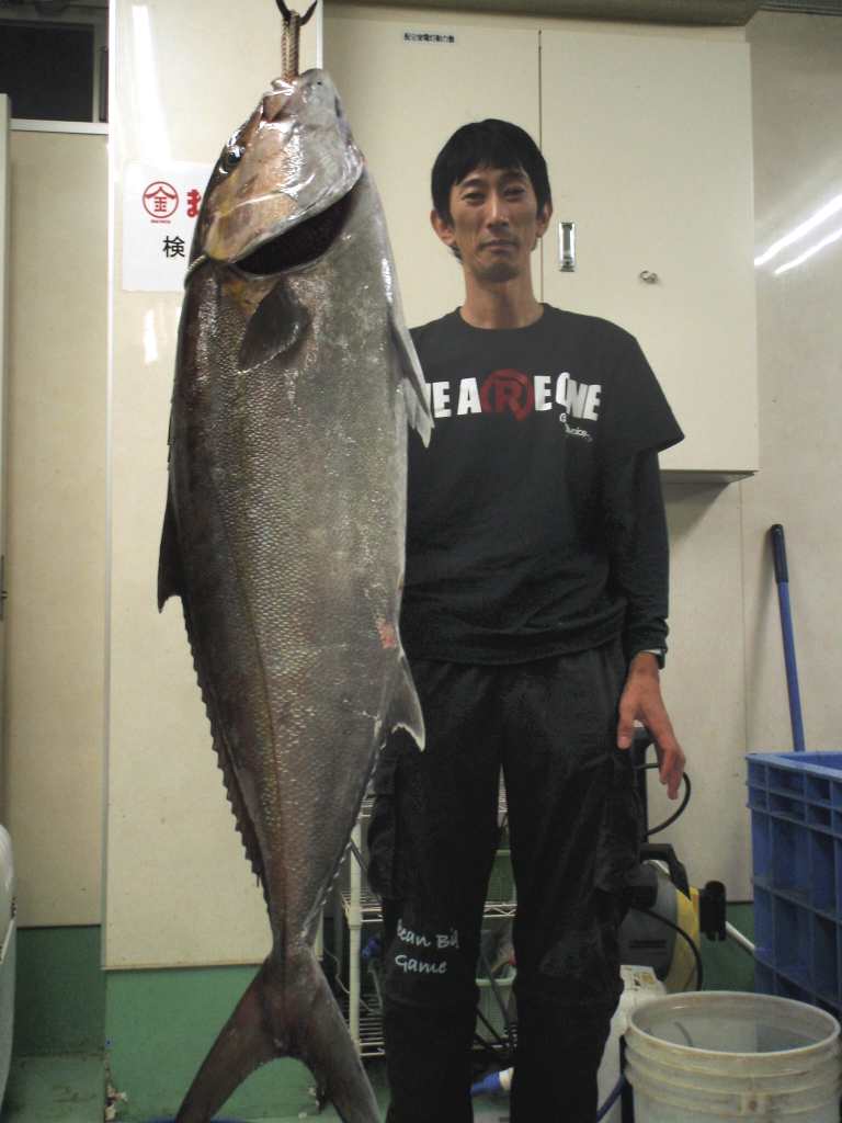2015/06/17　藤田 康成さん カンパチ　123cm 22kg 男女群島にて